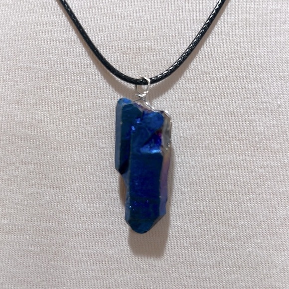 Angel Aura Quartz Pendant Necklace with Activated REIKI Energy - Picture 4 of 7